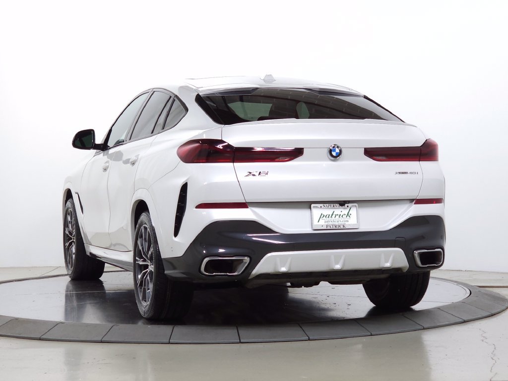 Used 2024 White BMW xDrive40i image 3