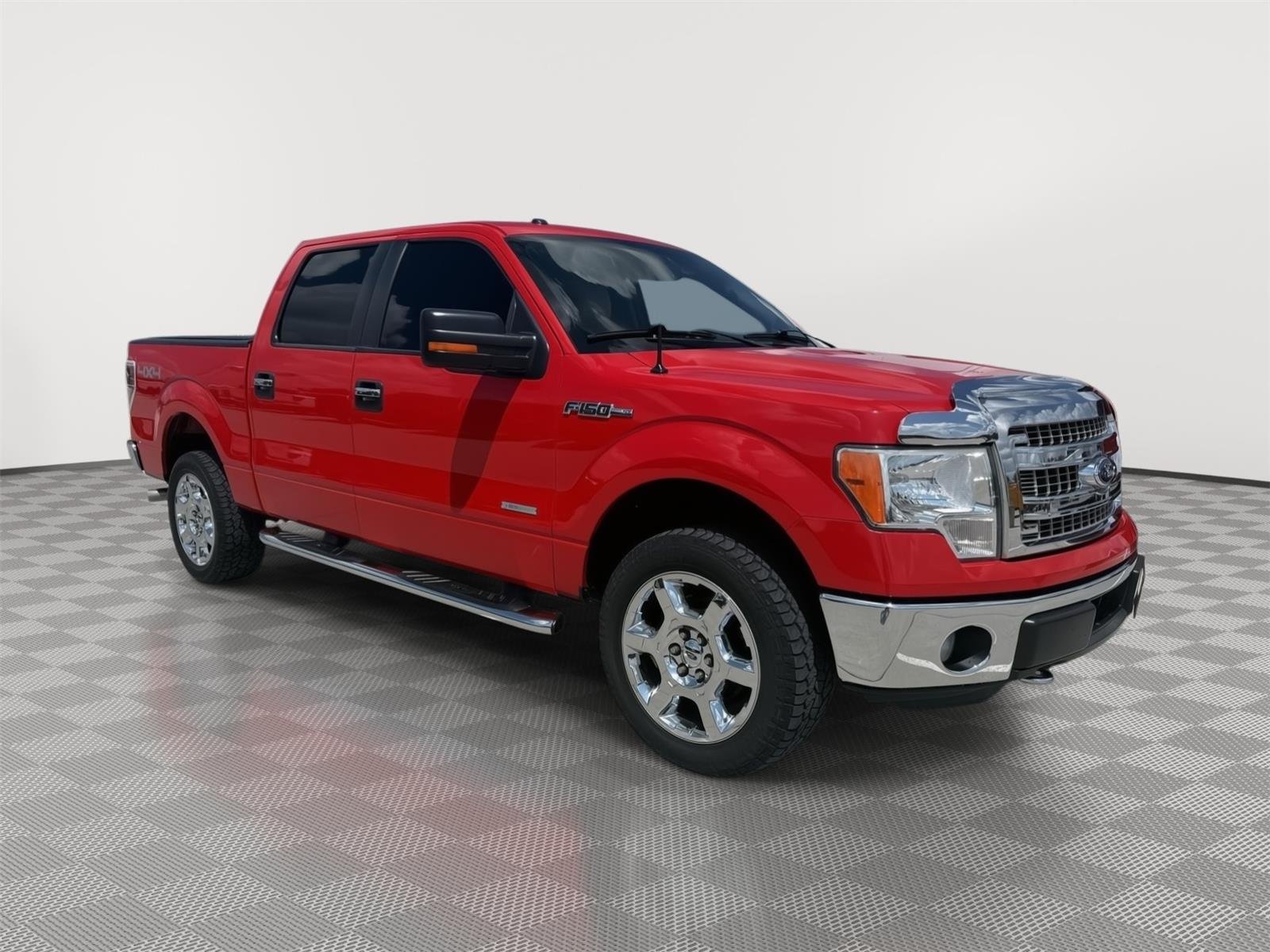 Used 2014 Race Red Ford XLT image 1