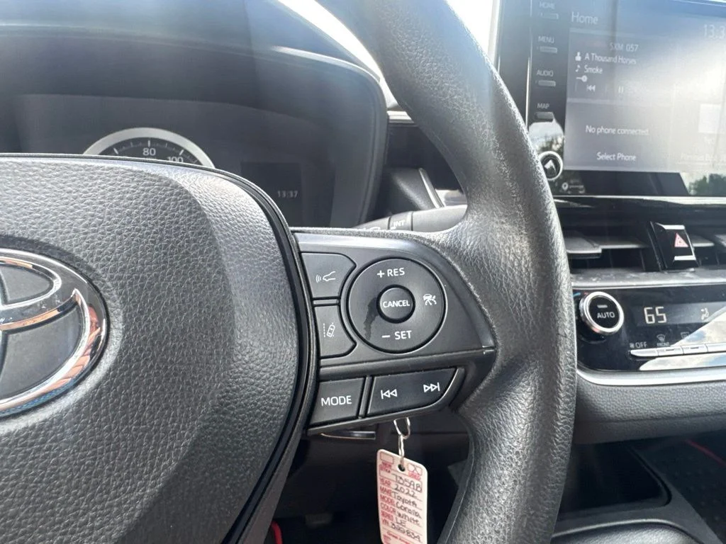 Used 2022 White Toyota LE image 30