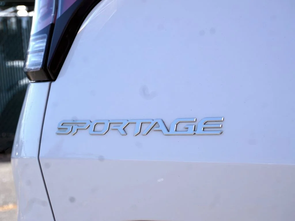 2023 Kia Sportage EX - Photo 11