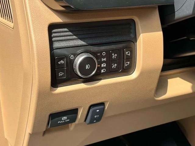 New 2027 Star White Metallic Tri-Coat Ford F-350® Lariat® image 23