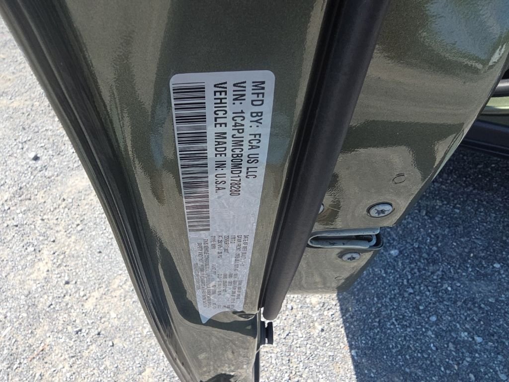 Used 2021 Green Jeep Latitude image 26