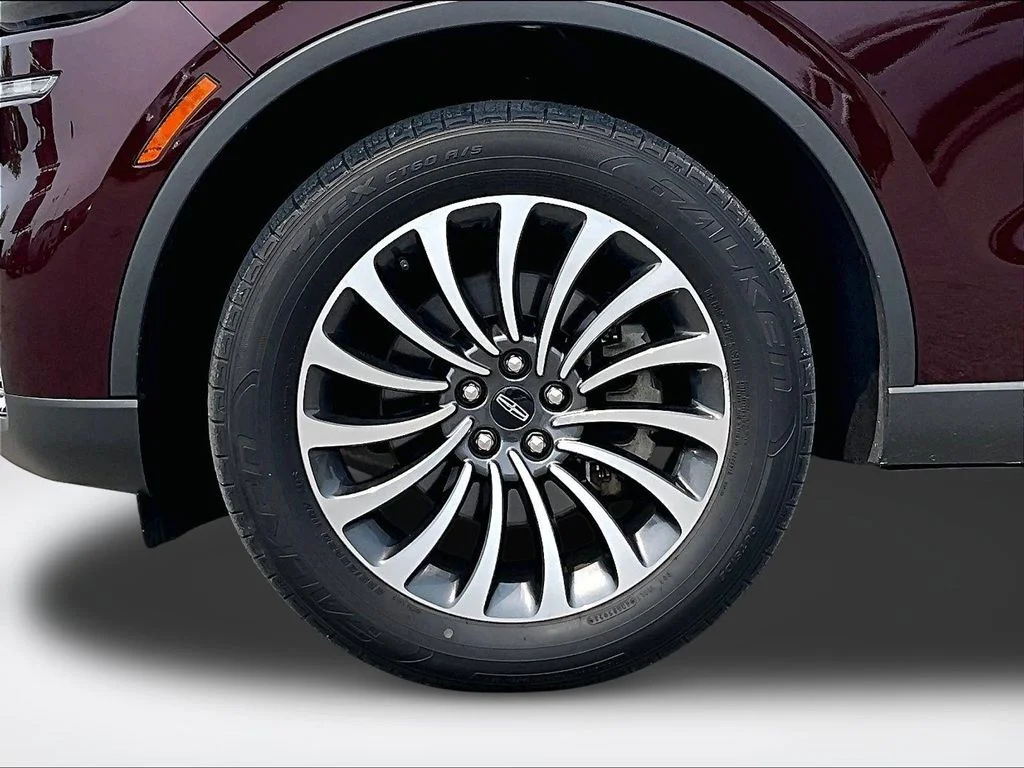 Used 2022 Red Lincoln Standard image 10