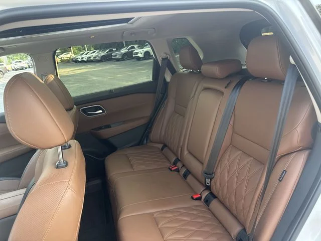 Used 2025 White Nissan Platinum image 14