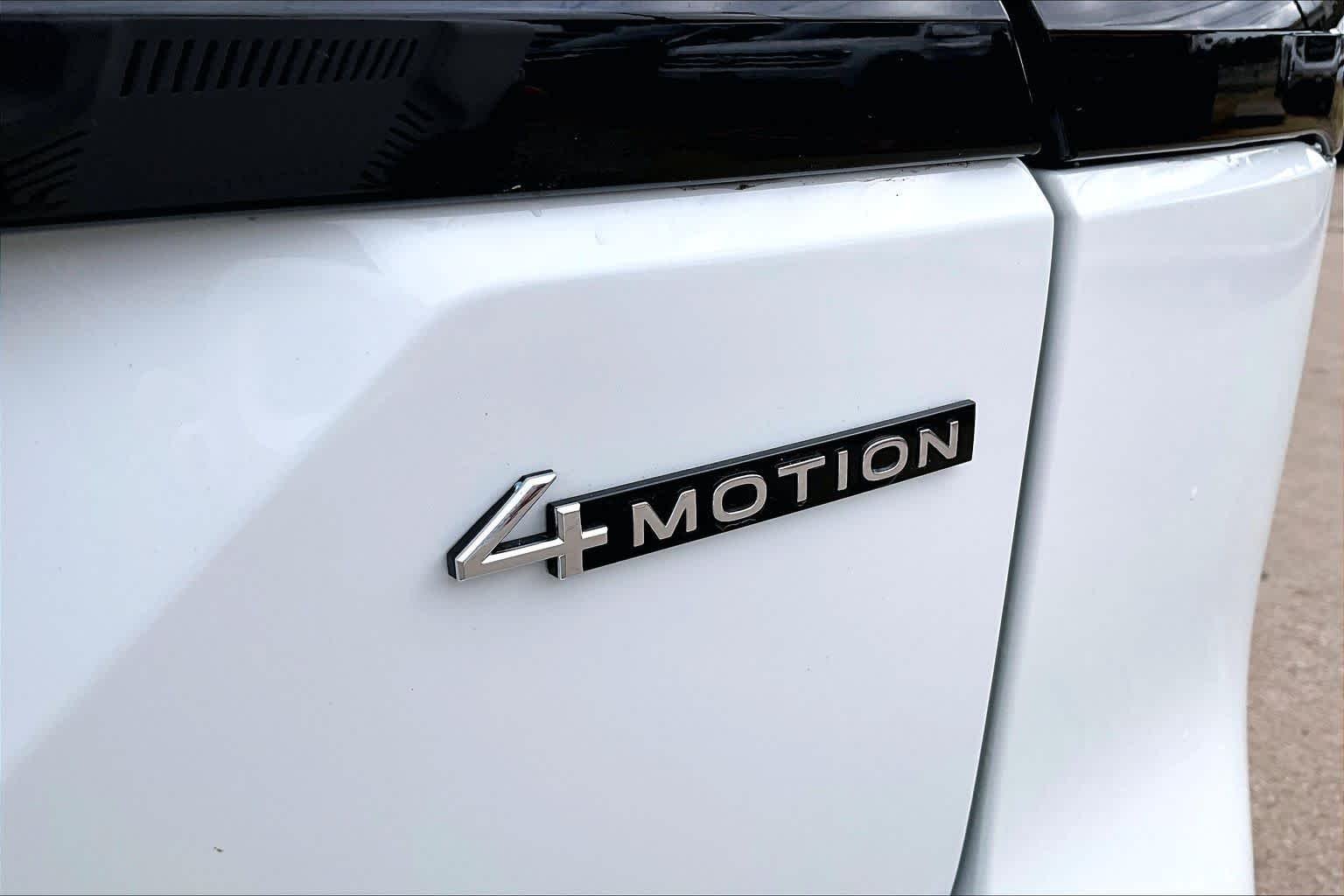 Used 2024 Pure White Volkswagen 2.0T Peak Edition SE w/Technology image 10