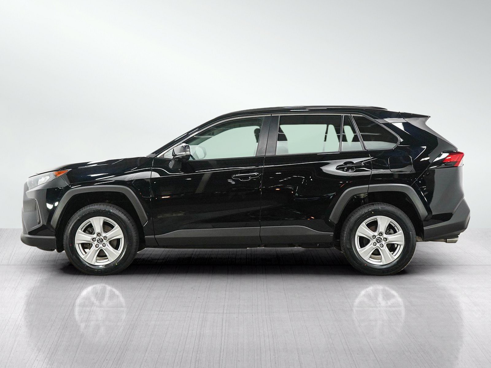 Used 2019 Toyota RAV4 LE with VIN 2T3MWRFVXKW005616 for sale in Burnsville, Minnesota
