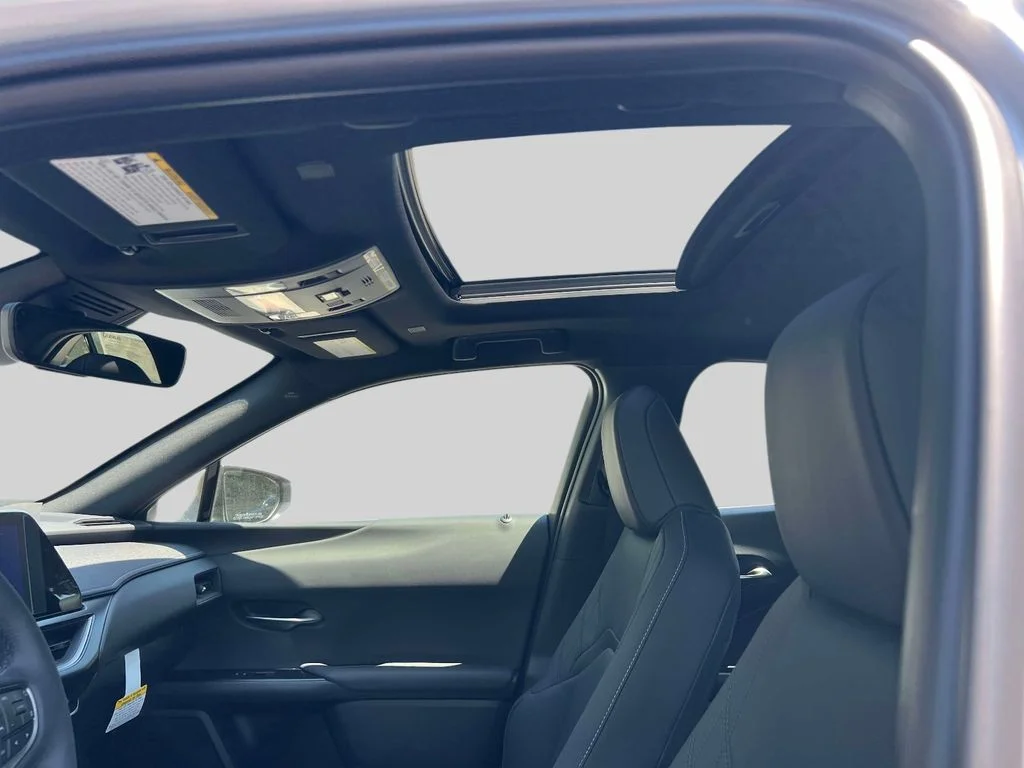 2026 Lexus UX Hybrid 300h Premium - Photo 17