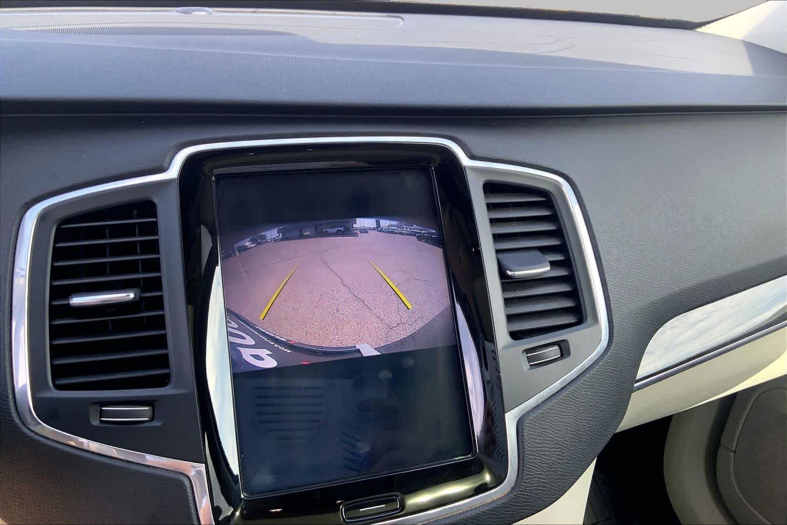Used 2019 Onyx Black Metallic Volvo Momentum image 27