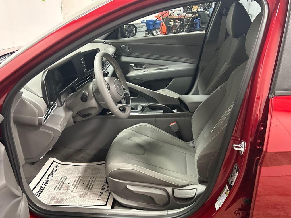 2025 Hyundai Elantra SEL - Photo 13