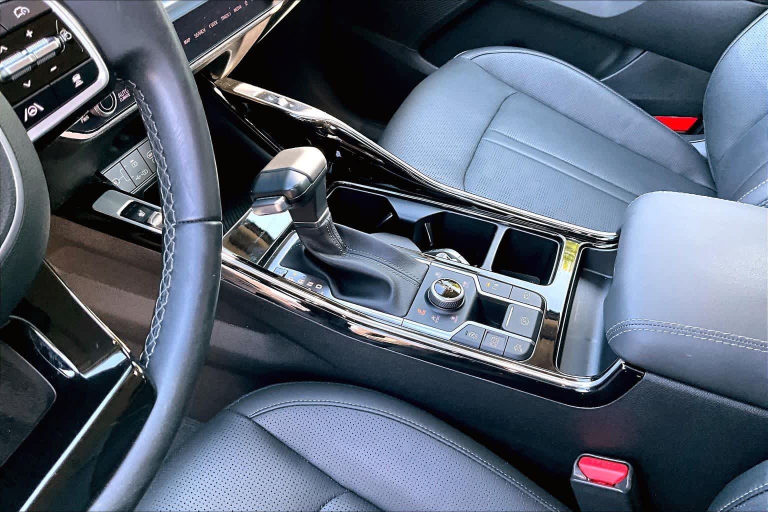 Used 2024 Everlasting Silver Kia X-Line SX image 16