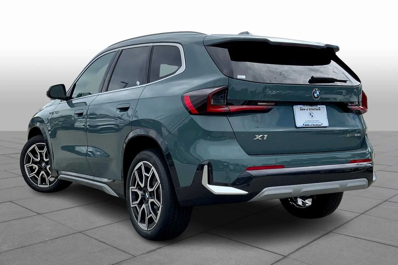 Certified Used 2025 Cape York Green Metallic BMW xDrive28i image 12
