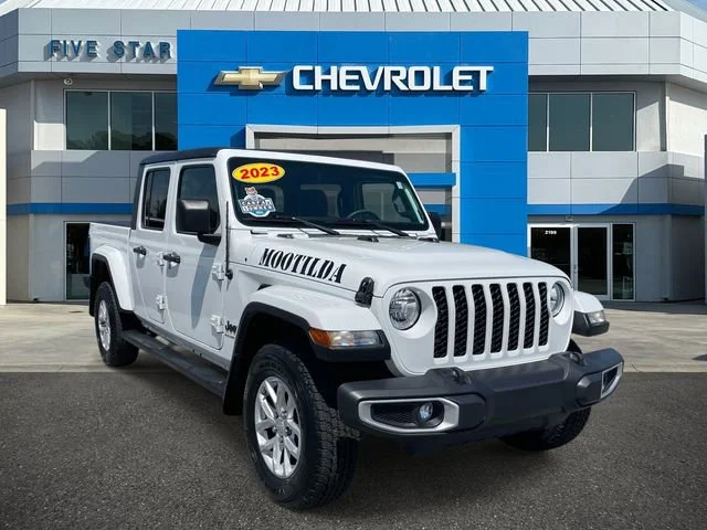 2023 Jeep Gladiator Sport S's photo