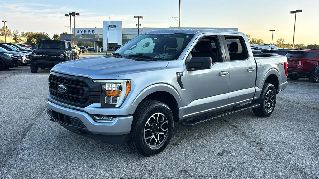 Used 2023 Silver Ford XLT image 2