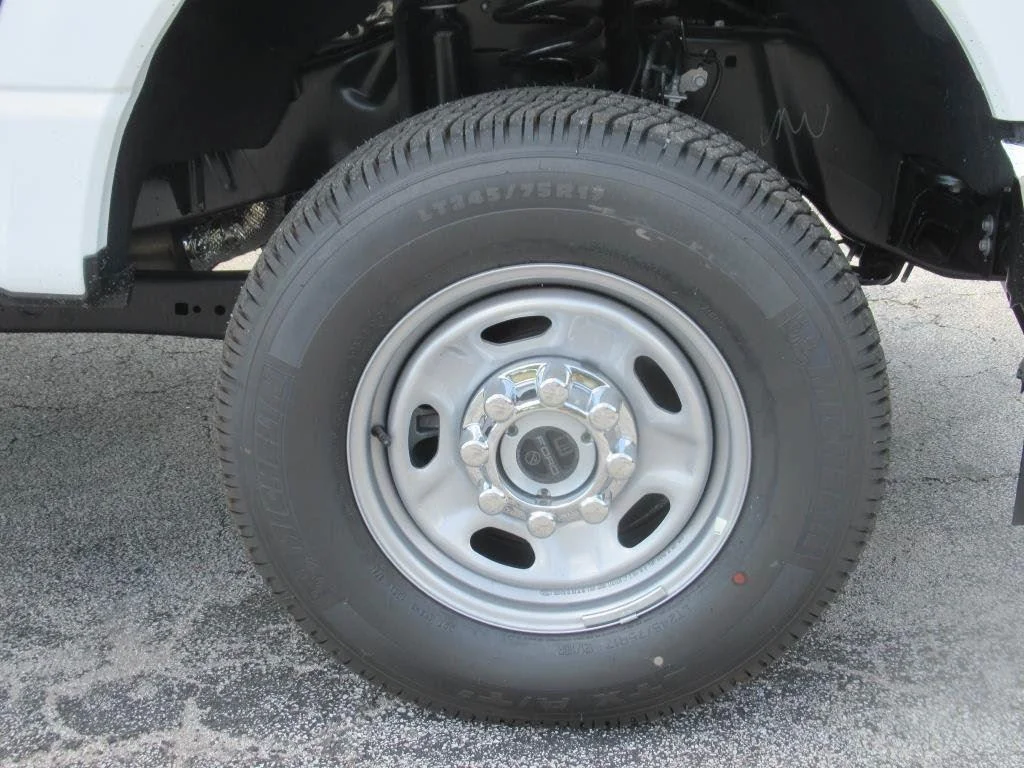 New 2024 Oxford White Ford F-250® XL image 9