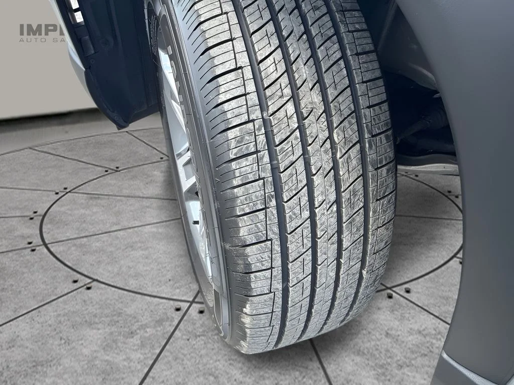 Used 2023 Silver Honda EX-L image 2