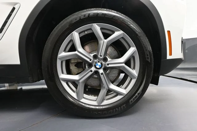 Used 2023 White BMW xDrive30i image 16