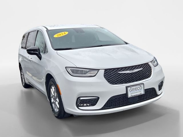 2024 Chrysler Pacifica Touring L's photo