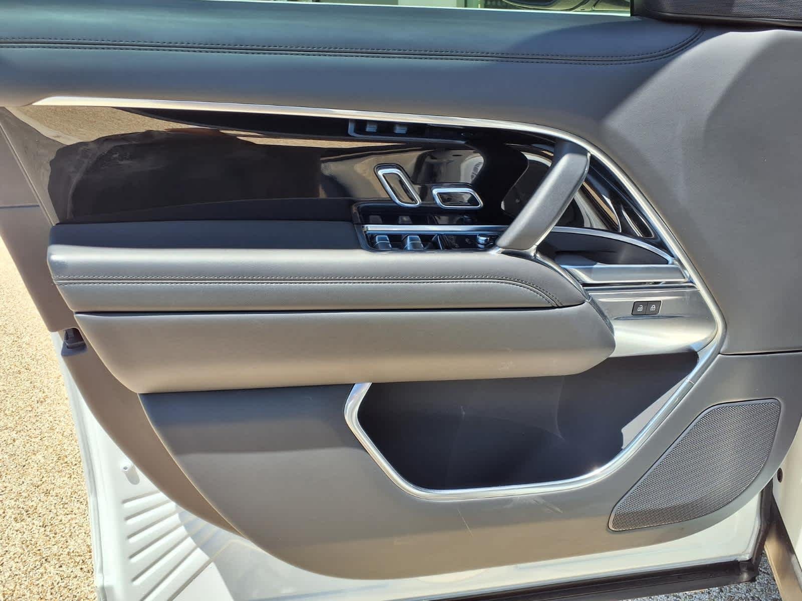 2025 Land Rover Range Rover SE - Photo 24