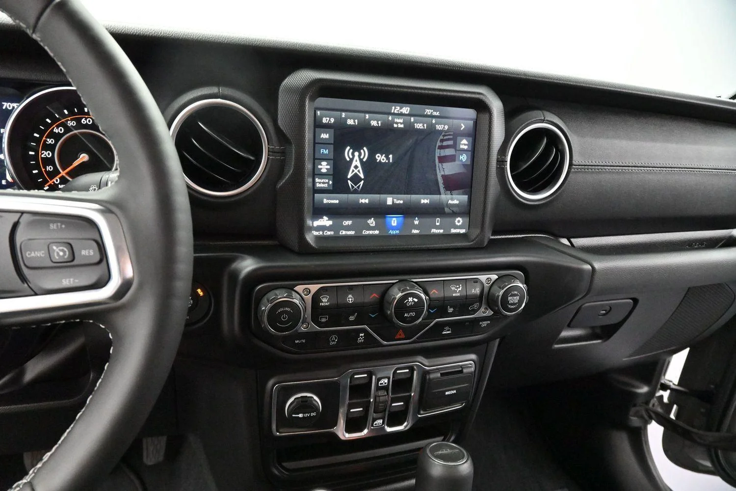 Used 2022 Sting-Gray Clearcoat Jeep Overland image 18