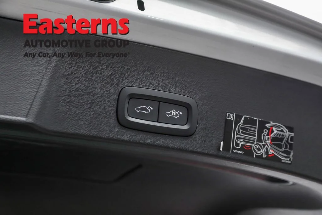 Used 2021 Silver Volvo Momentum image 24