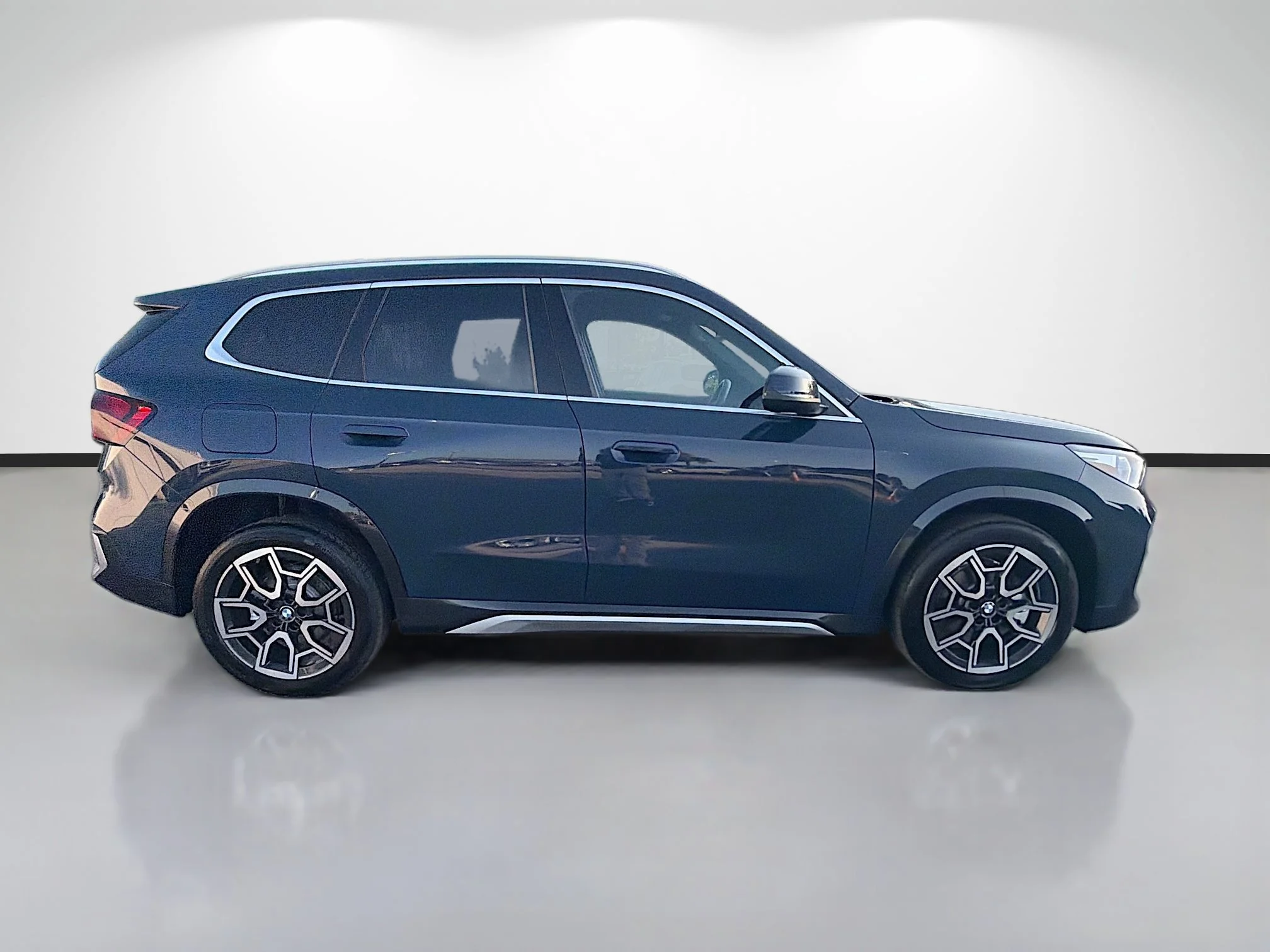 New 2026 Night Dusk Blue Metallic BMW xDrive28i image 2