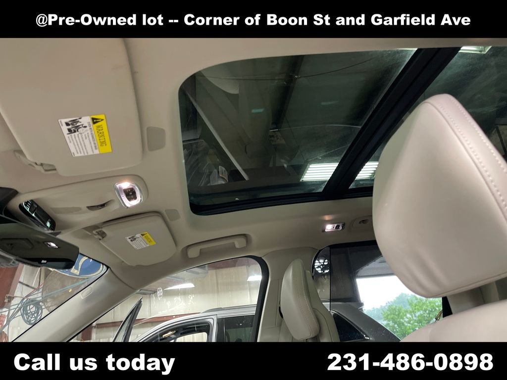 Used 2021 White Volvo T6 Inscription image 12