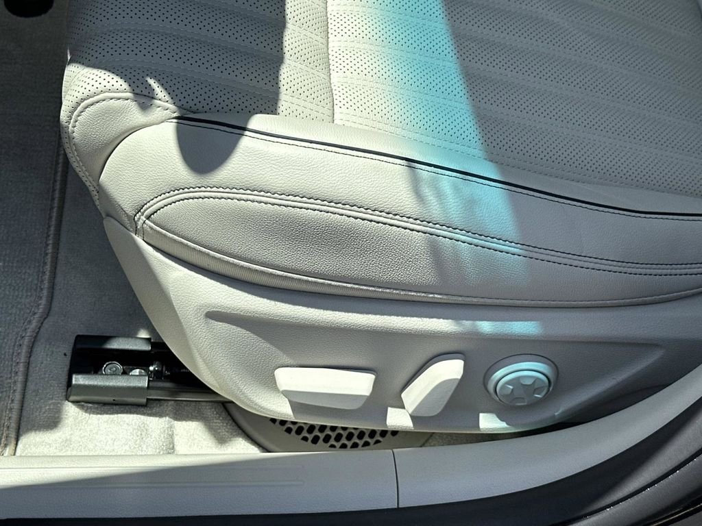 New 2026 Black Genesis 2.5T PRESTIGE image 10