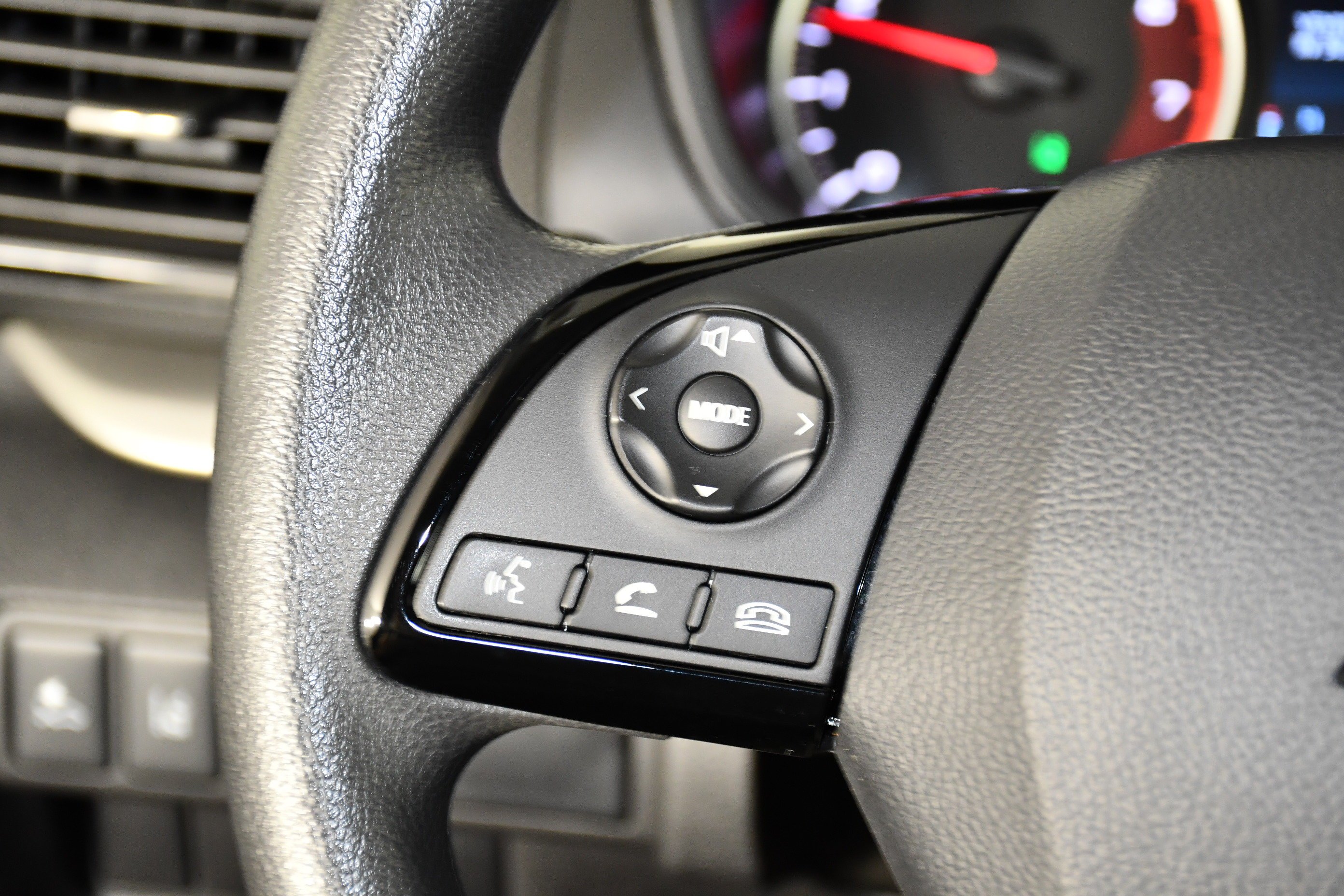 Certified Used 2025 Labrador Black Pearl Mitsubishi LE image 20
