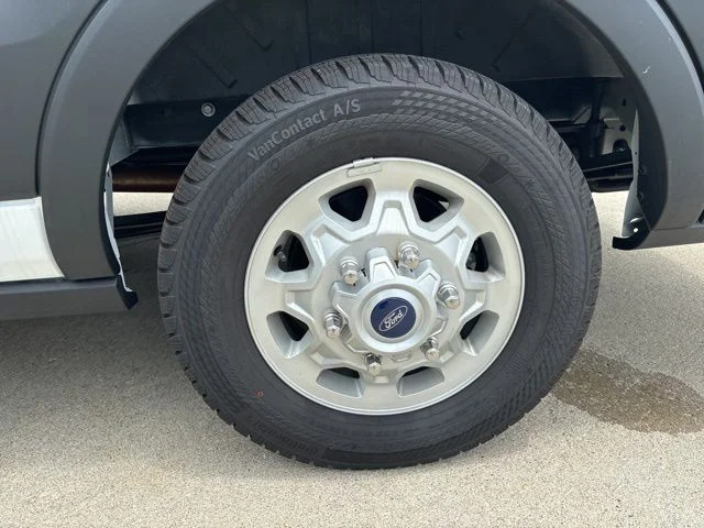 New 2024 White Ford Medium Roof Pass. XLT AWD image 9