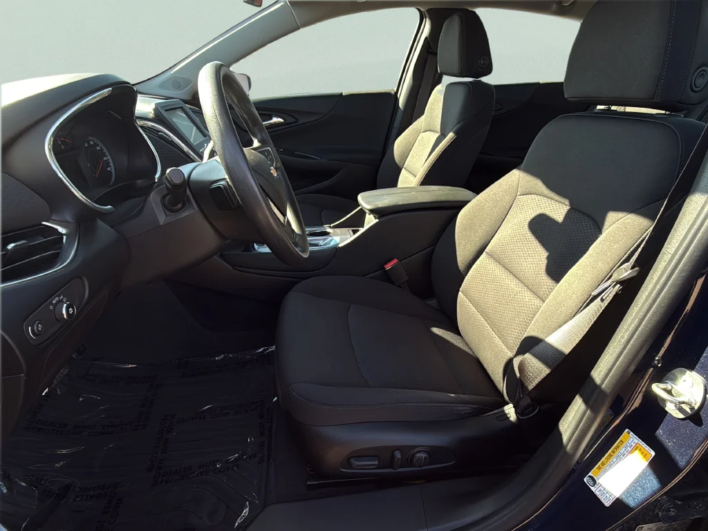 Used 2018 Blue Velvet Metallic Chevrolet LT image 26