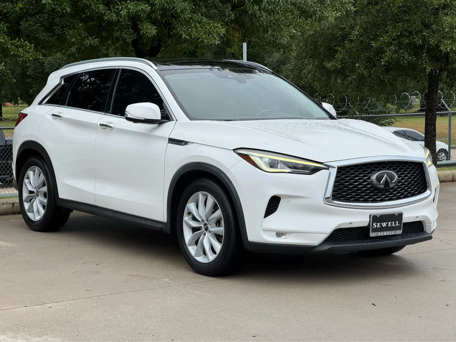 Certified Used 2019 Lunar White INFINITI ESSENTIAL image 4