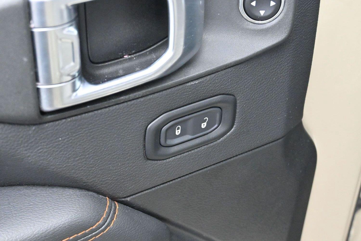 Used 2022 Limited Edition Gobi Clearcoat Jeep Mojave image 11