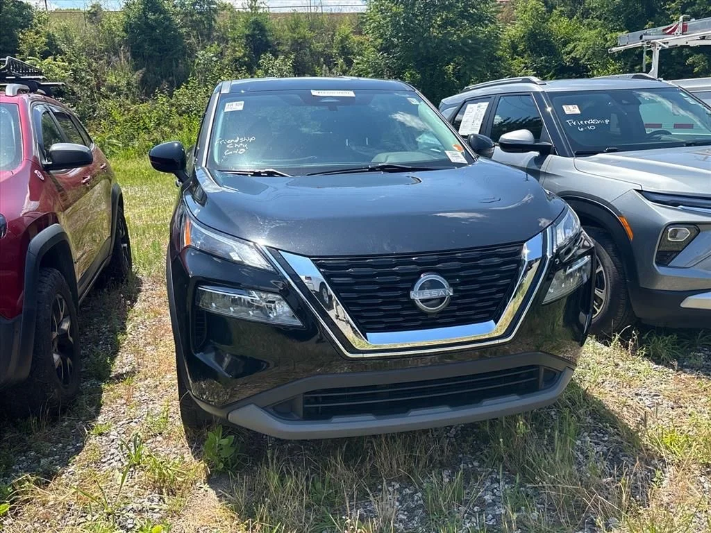 Used 2022 Black Nissan SV image 4