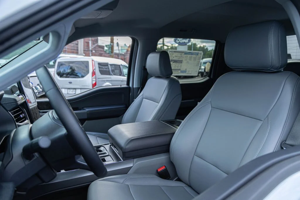2025 Ford F-150 Lightning Flash - Photo 10