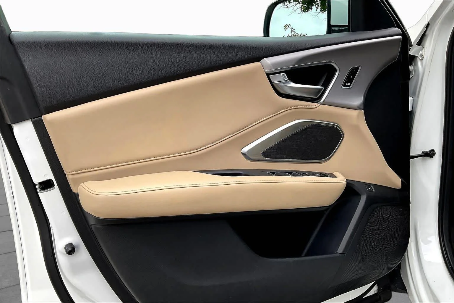 Used 2020 Platinum White Pearl Acura  image 22