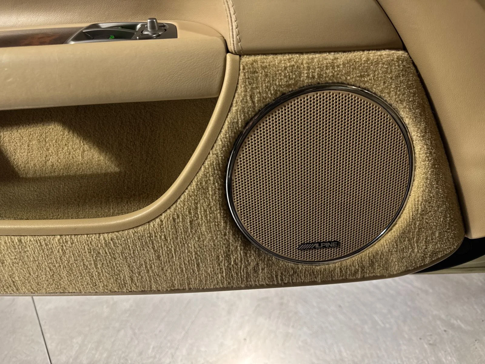 Used 2008 Winter Gold Jaguar XKR Base image 18