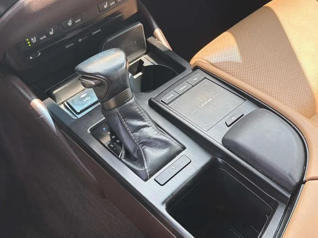 Used 2021  Lexus 350 image 4