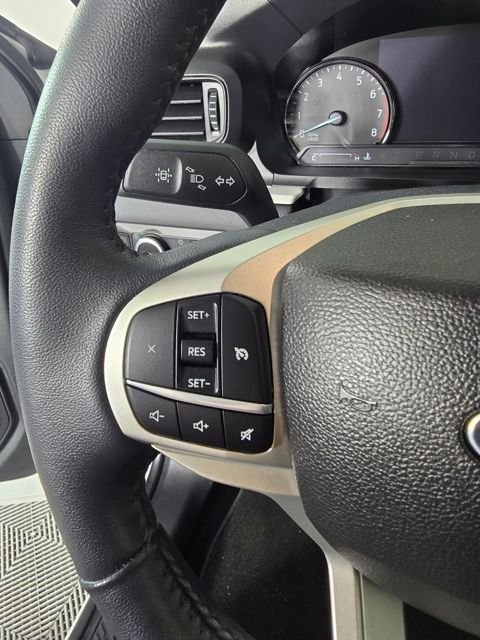 Used 2023 White Metallic Ford XLT image 22