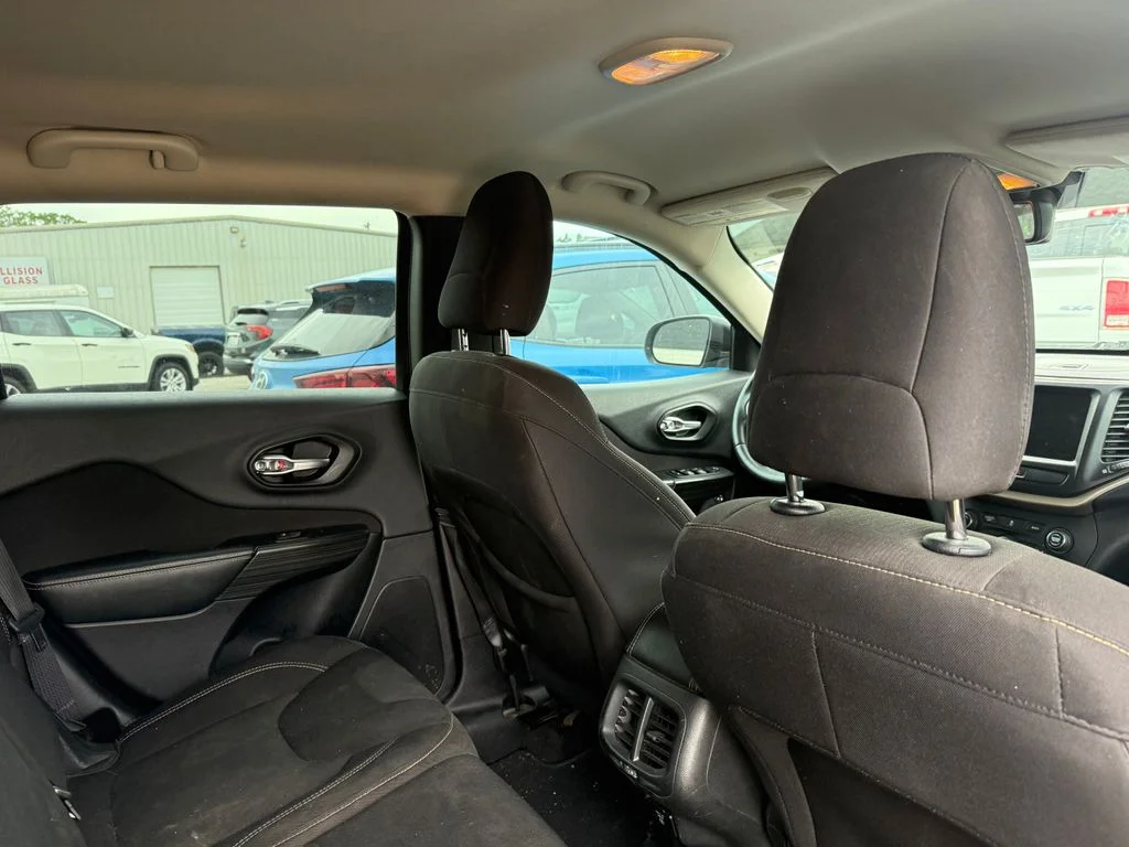 Used 2015 Black Jeep Latitude image 5