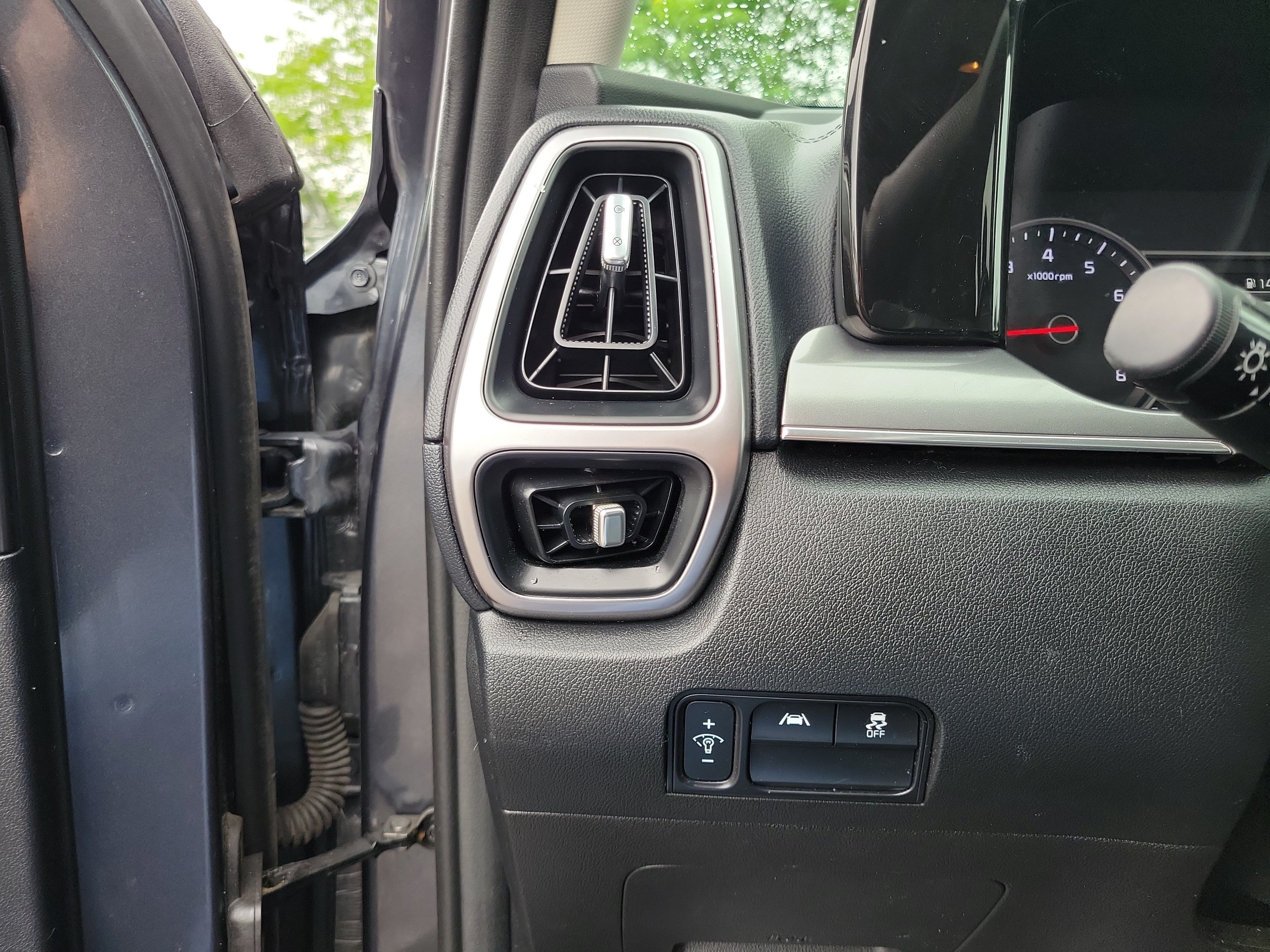 Used 2023 Gravity Grey Kia LX image 20