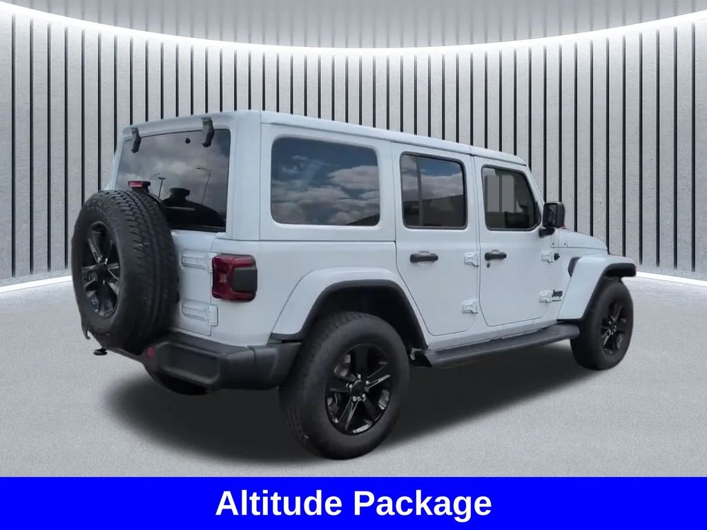 Used 2023 White Jeep Altitude image 7