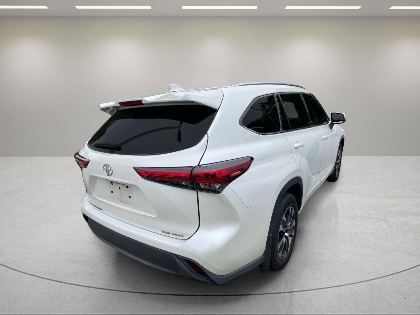 Used 2021 Blizzard Pearl Toyota XLE image 13