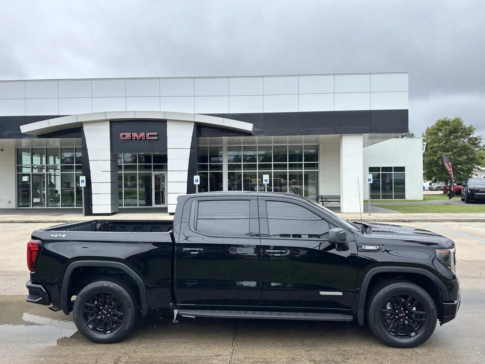 2024 GMC Sierra 4WD Crew Cab Short Box Elevation's photo