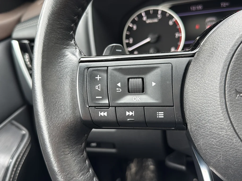 Used 2023 Gray Nissan SL image 15