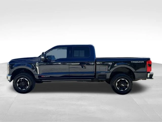 Used 2025 Blue Ford Lariat image 4