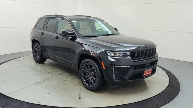 New 2026 Diamond Black Crystal Pearl-Coat Exterior Paint Jeep Summit image 14