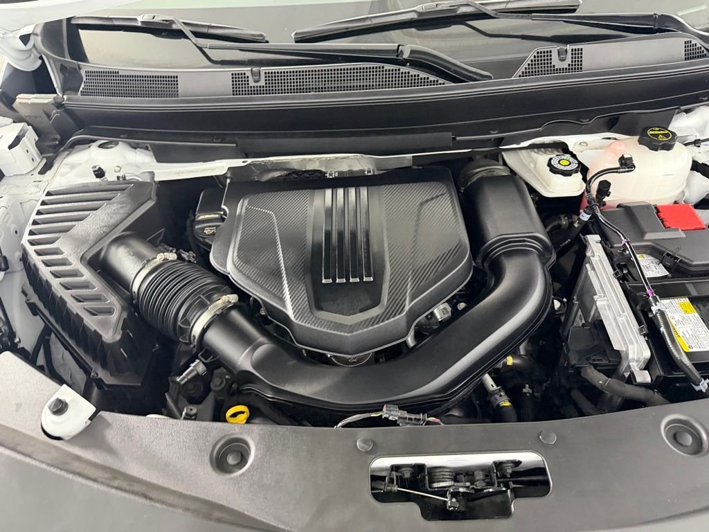 Used 2025 Summit White Buick Preferred image 32