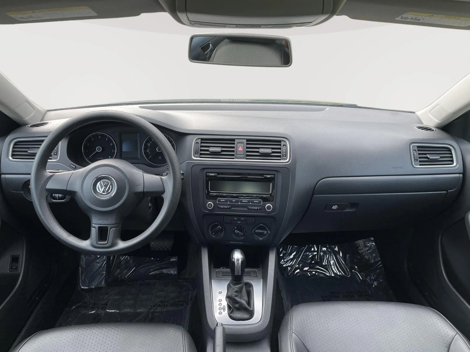 Used 2014 Platinum Gray Metallic Volkswagen SE image 25