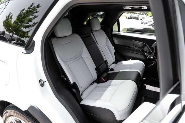 New 2026 White Land Rover Dynamic SE image 44