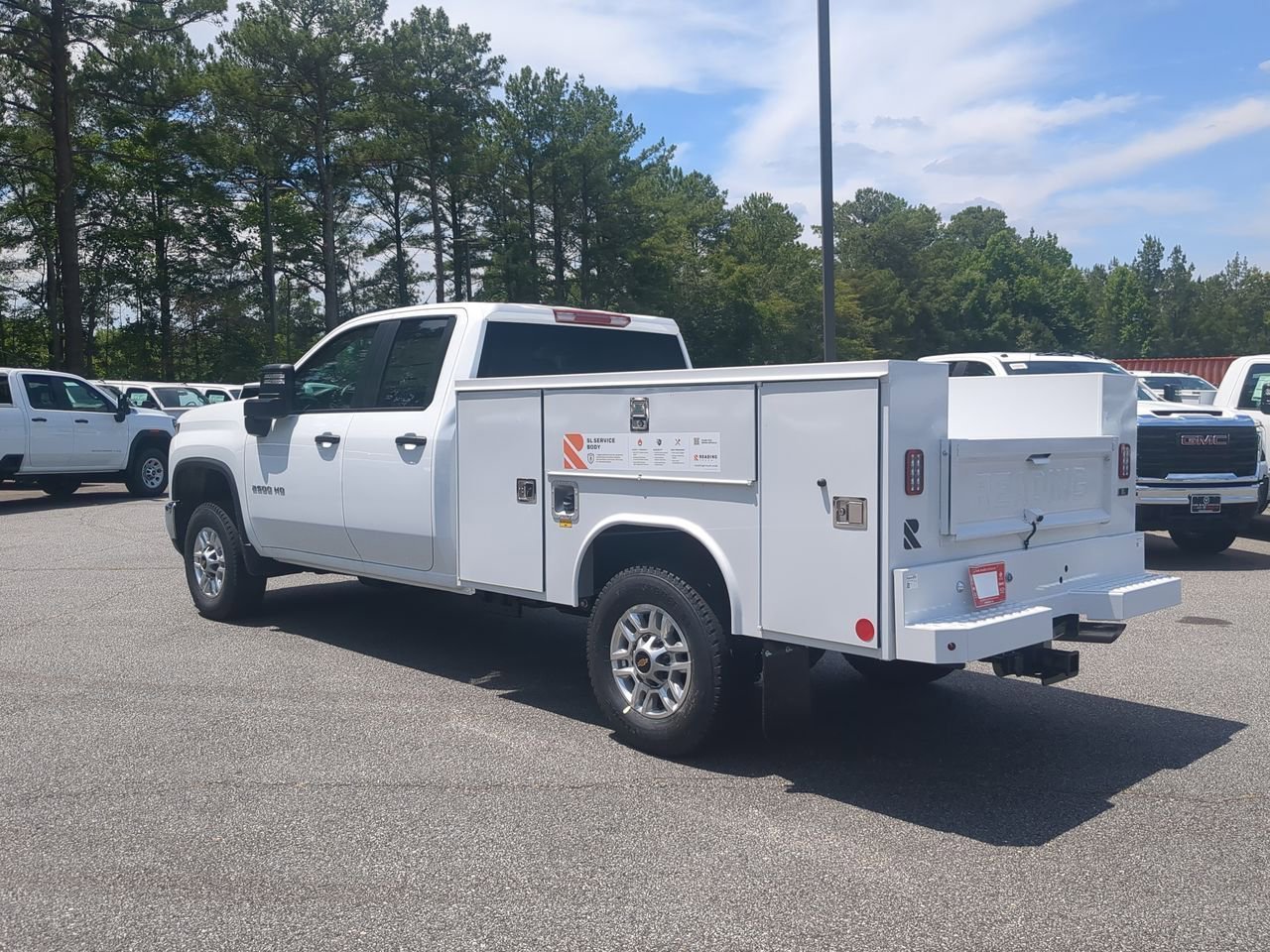 New 2026 Summit White Chevrolet WT image 6